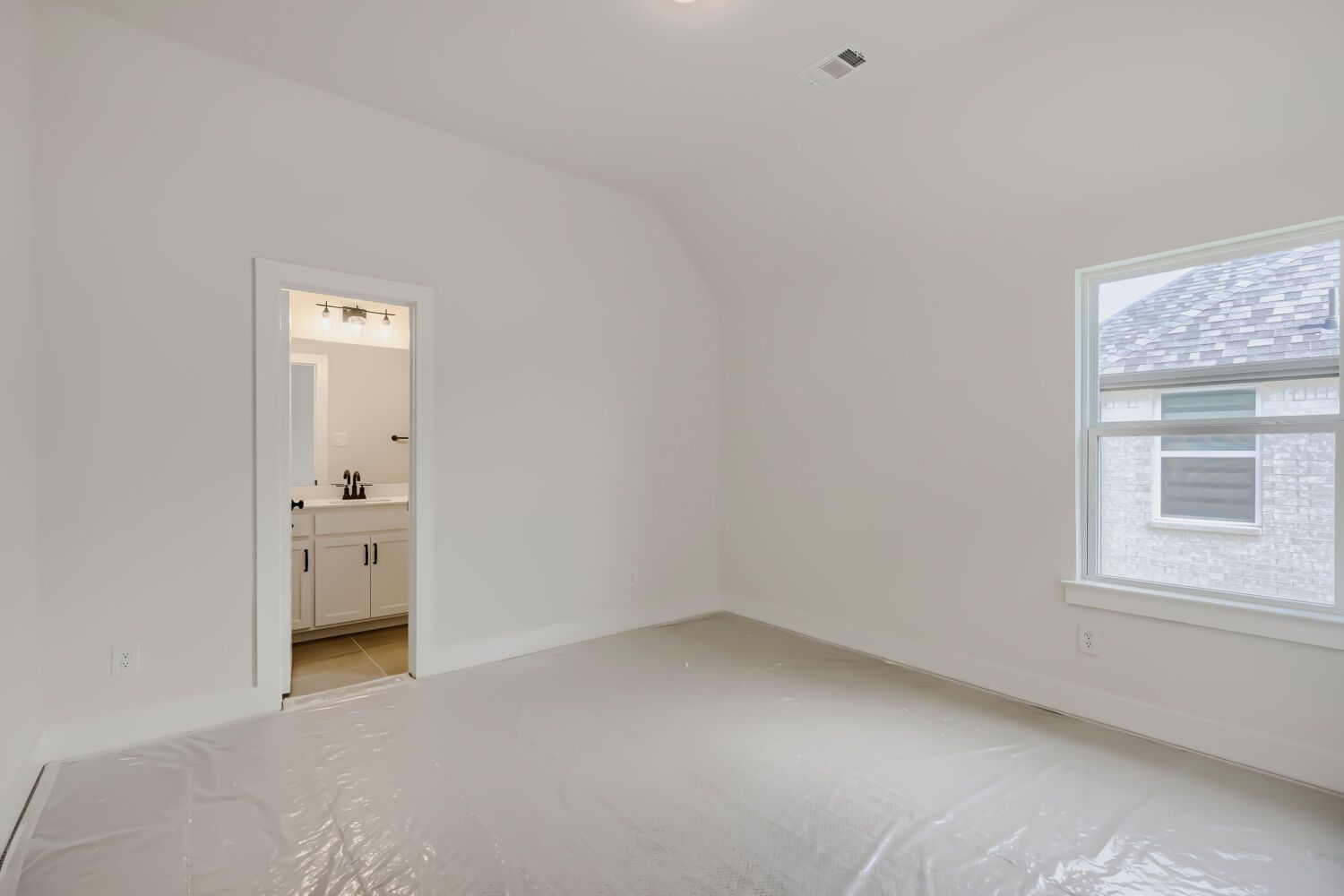 950 Heatherbrook - Bedroom