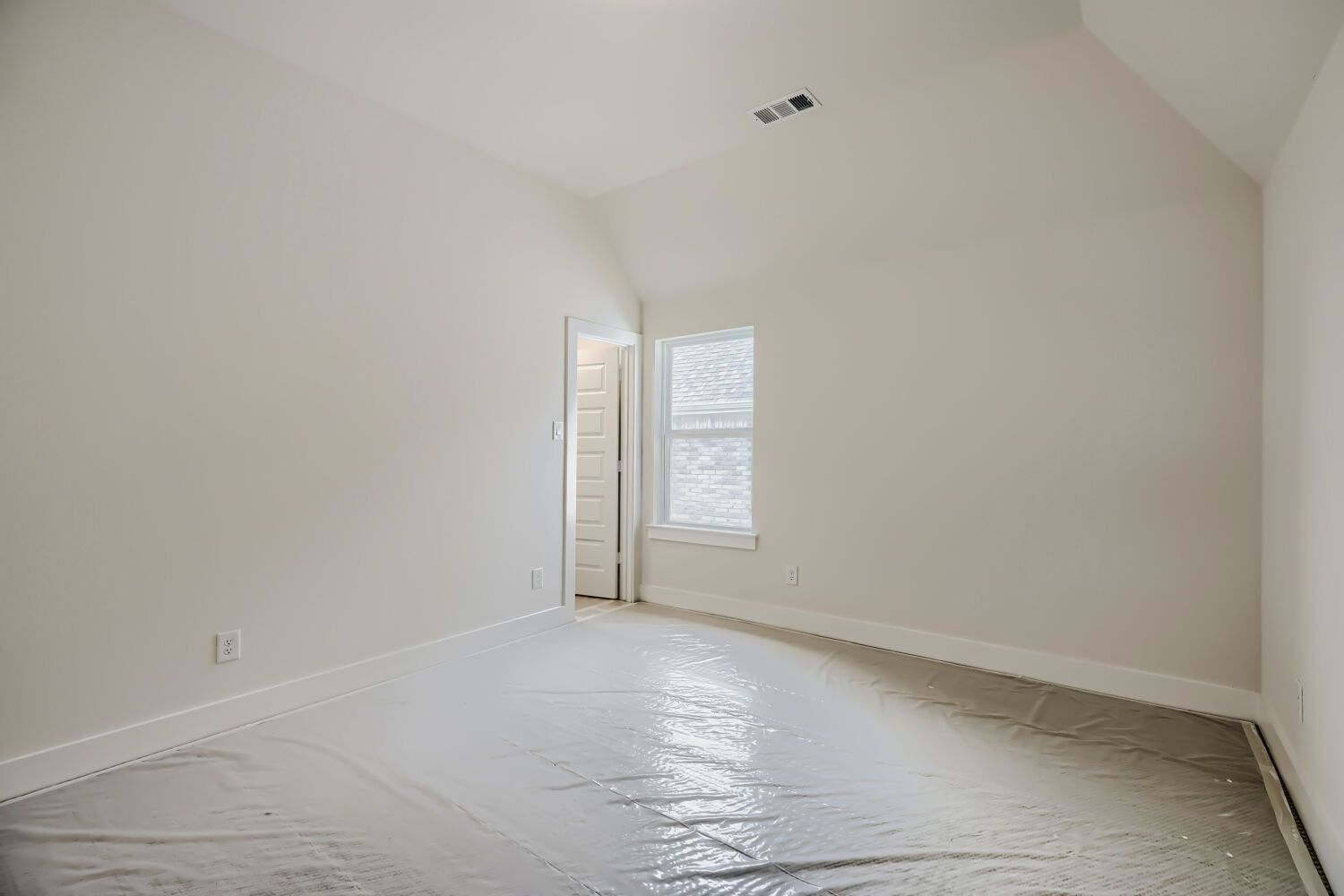 950 Heatherbrook - Bedroom