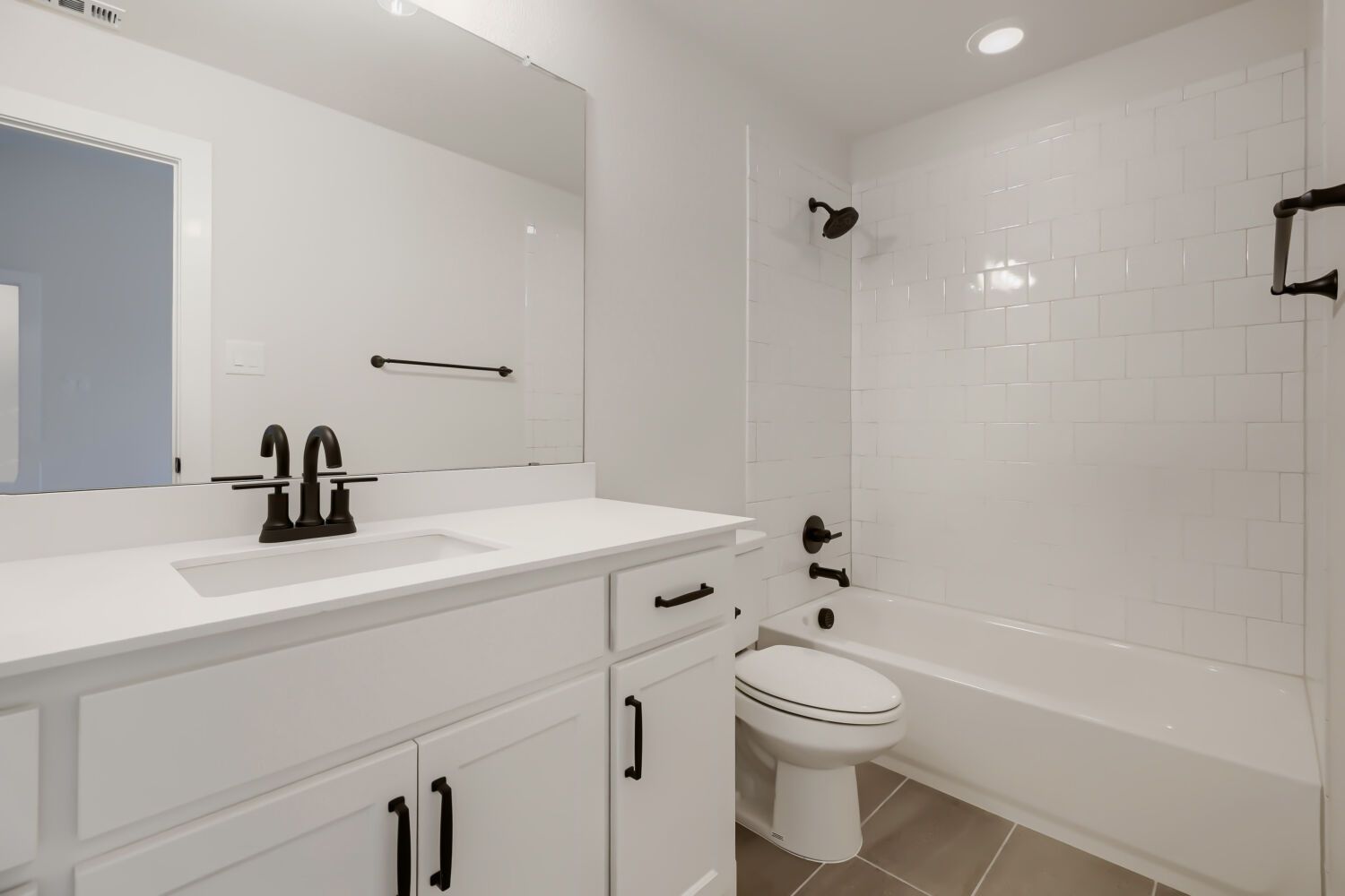 Plan 1543 Representative Photo - Secondary Bathroom