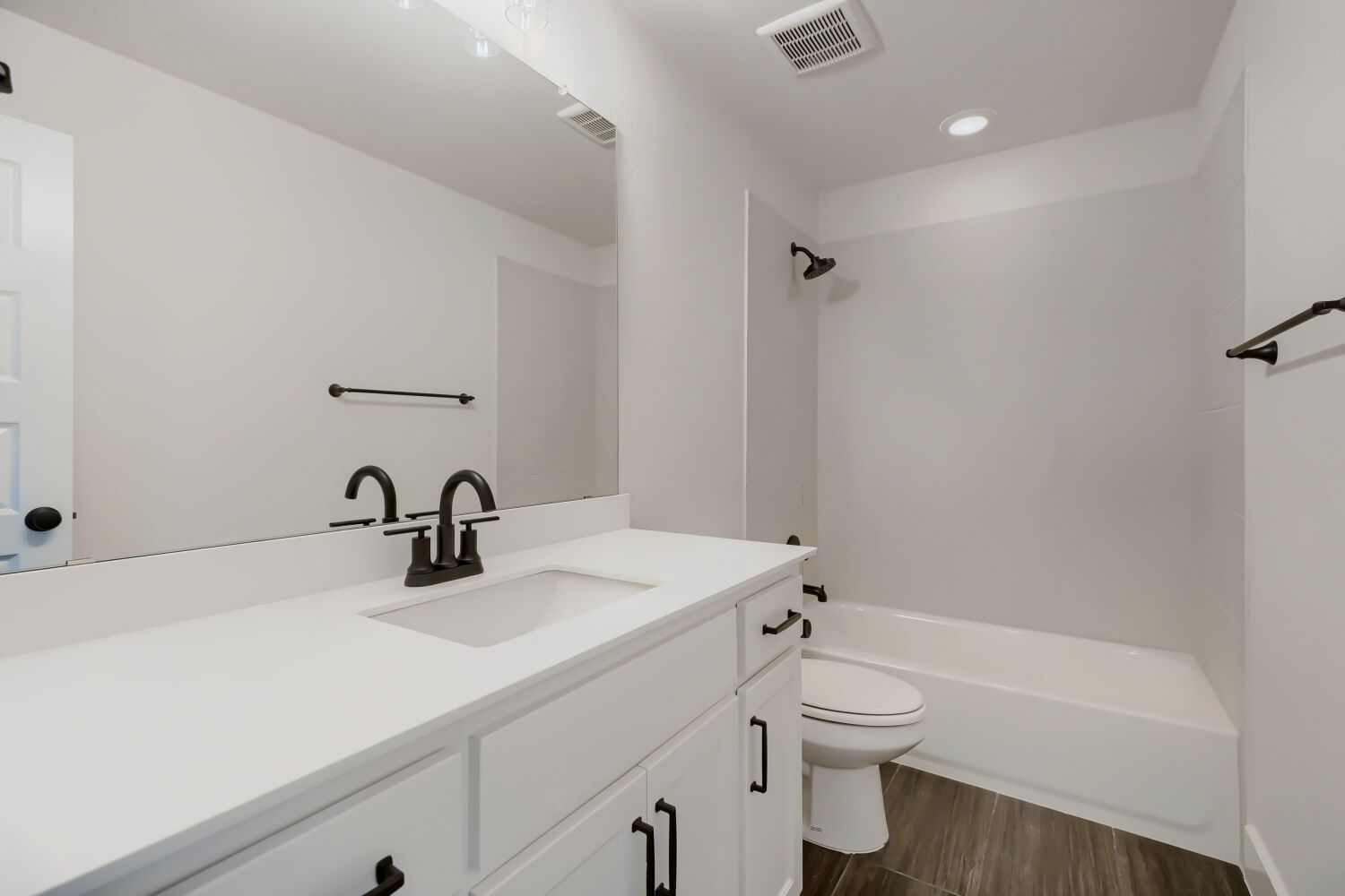 950 Heatherbrook - Full Bathroom