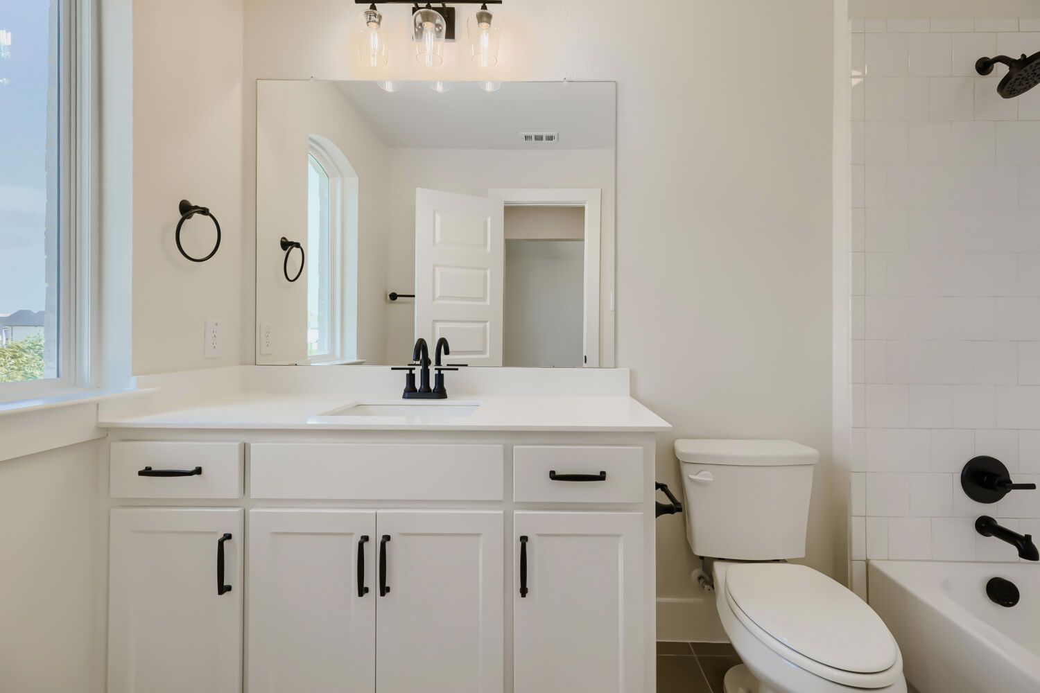 Plan 1543 Representative Photo - Secondary Bathroom