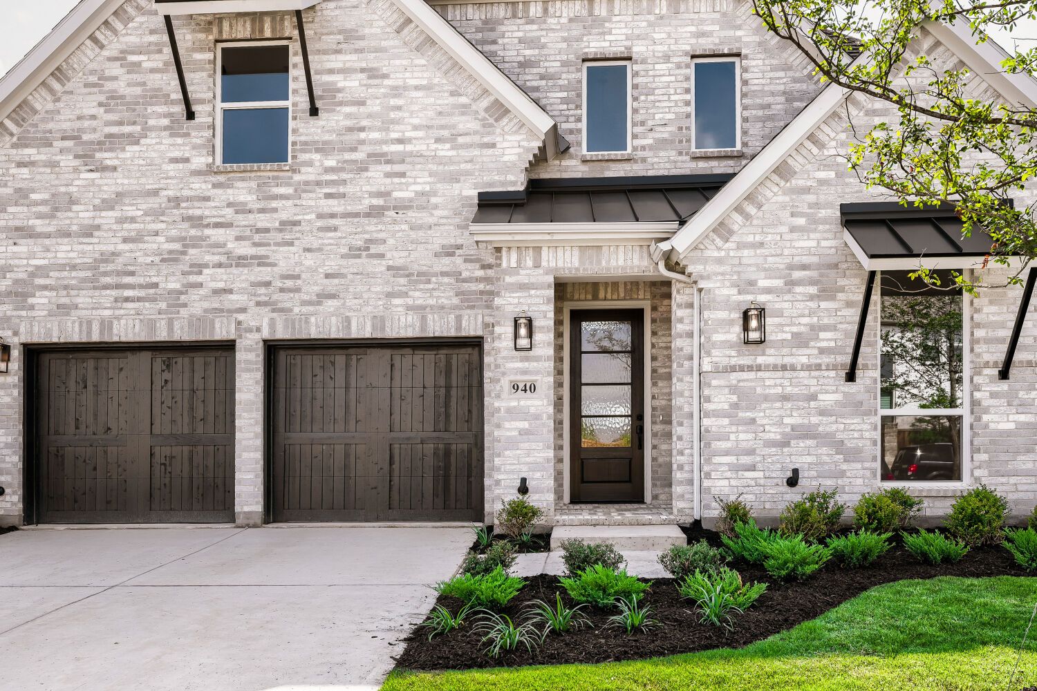 940 Heatherbrook - Front Entryway