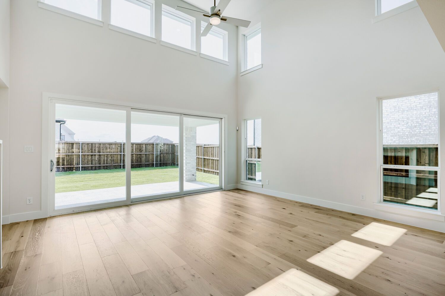 940 Heatherbrook - Living Area
