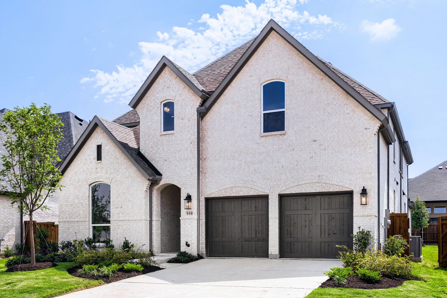 950 Heatherbrook - Front Elevation