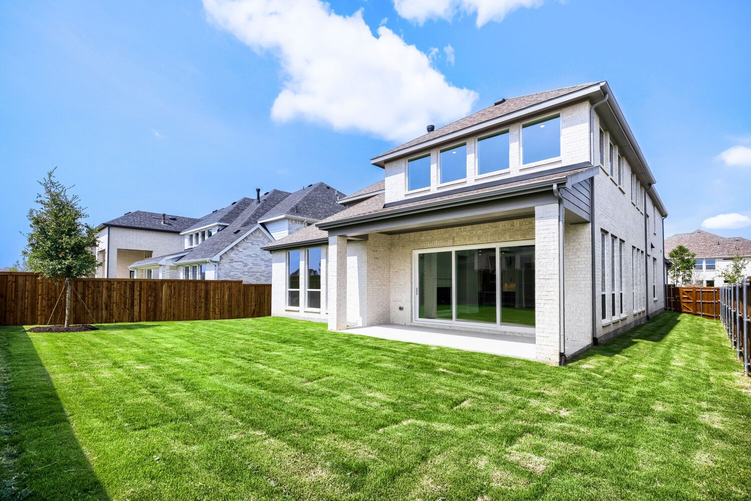 950 Heatherbrook - Rear Exterior
