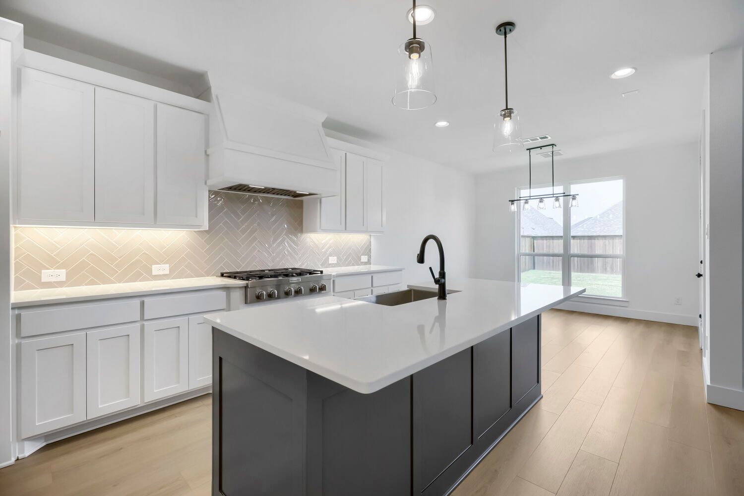 3320 Maidenhair - Kitchen
