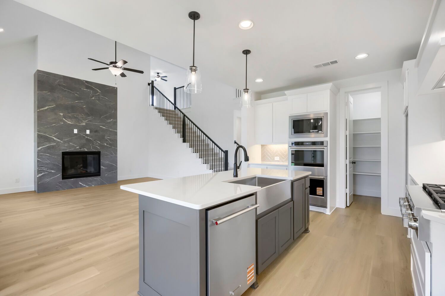 3320 Maidenhair - Kitchen