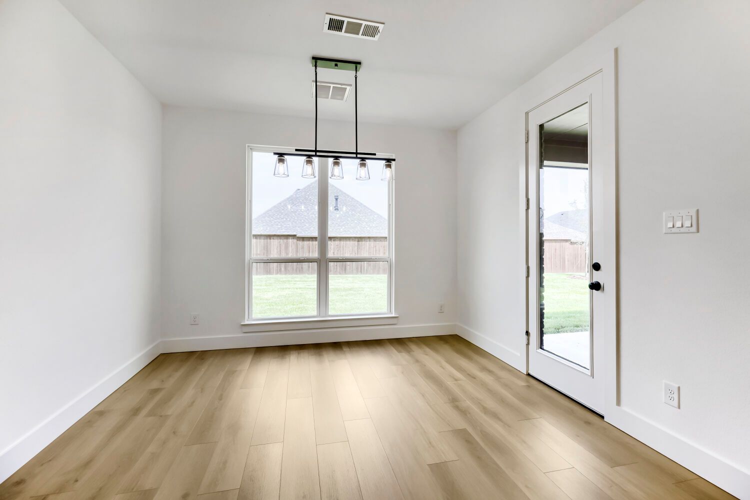 3320 Maidenhair - Dining Area