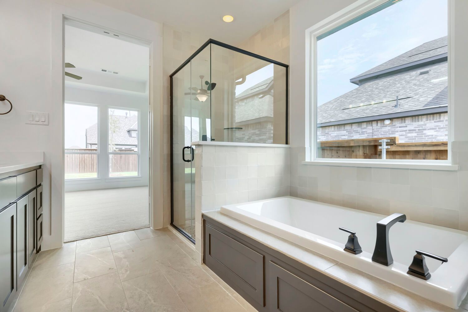 3320 Maidenhair - Primary Bathroom