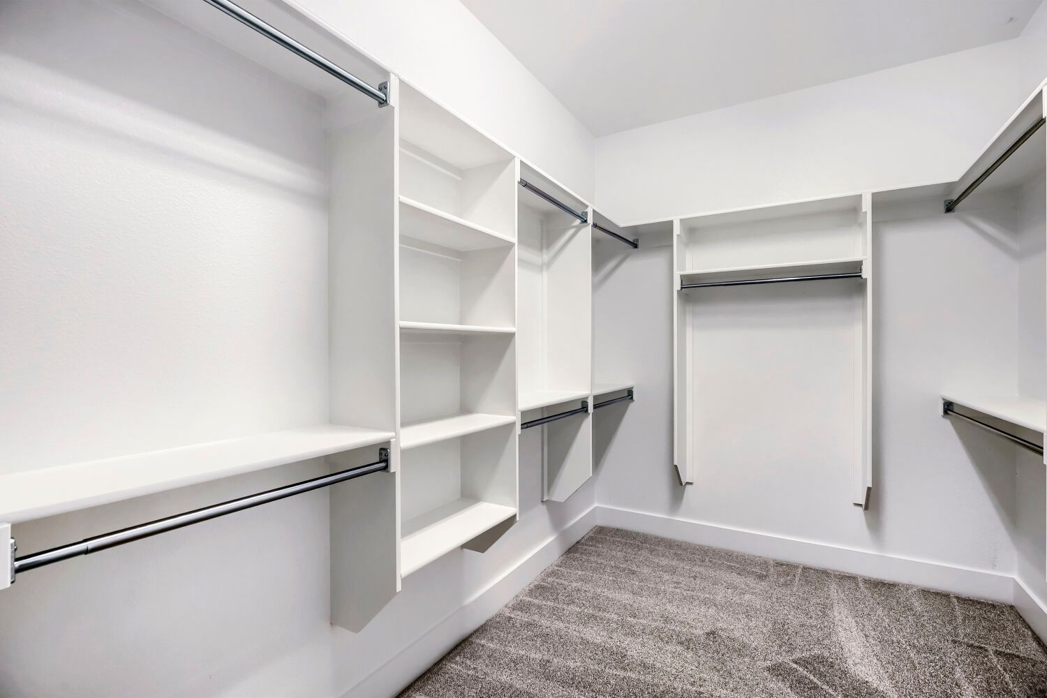 3320 Maidenhair - Primary Closet