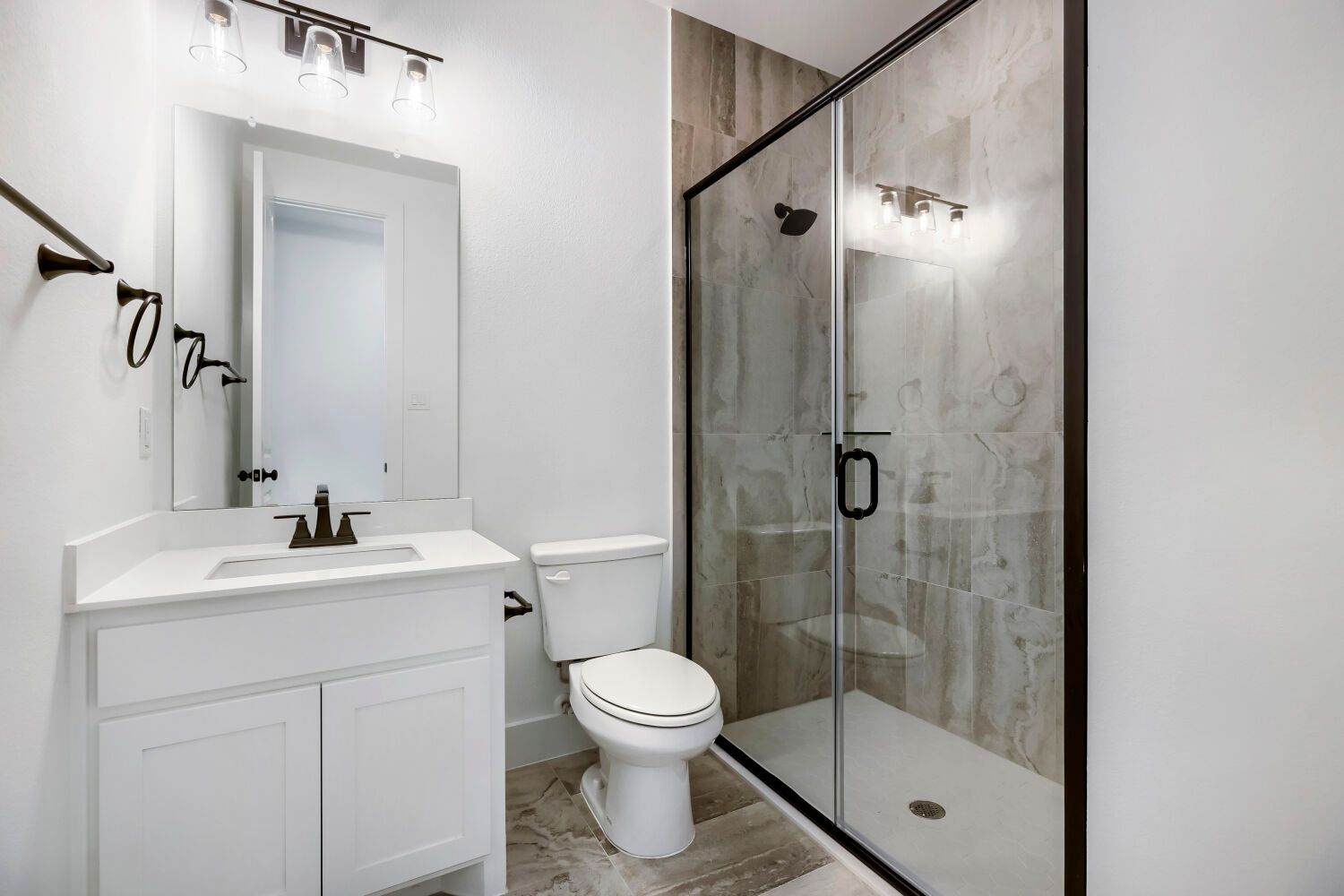 3320 Maidenhair - Full Bathroom