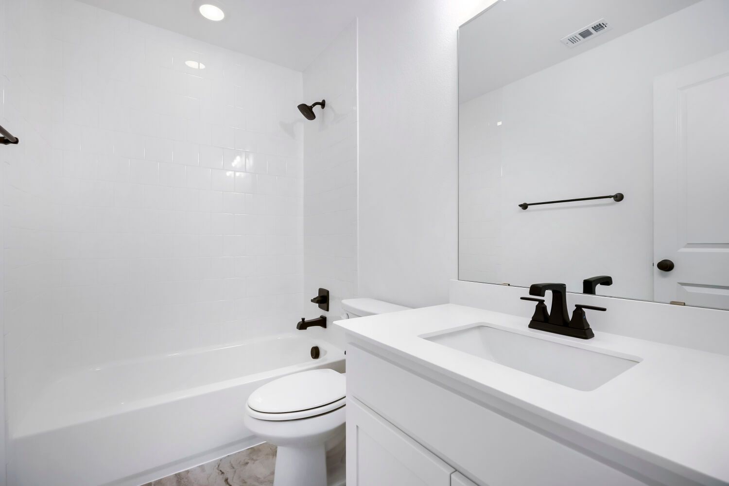 3320 Maidenhair - Full Bathroom