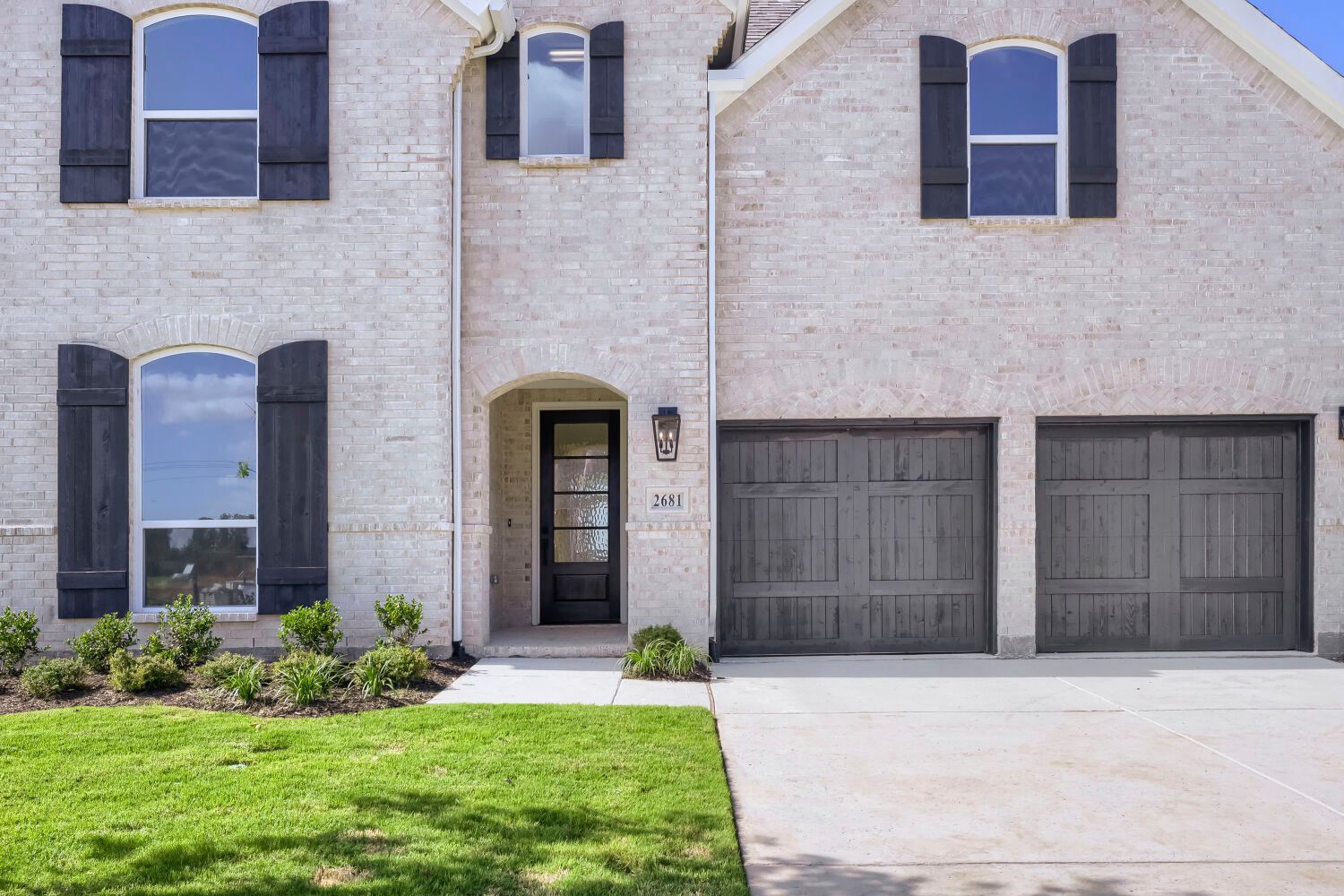 2681 Sassafrass - Front Entryway