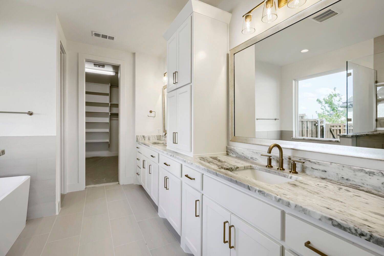2681 Sassafrass - Primary Bathroom