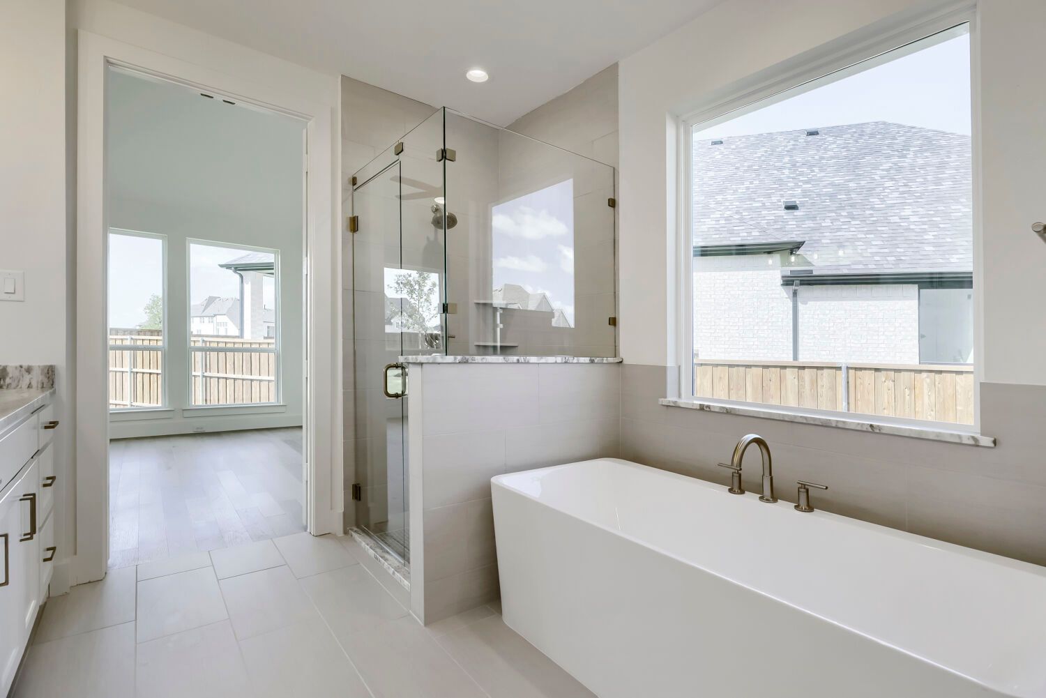 2681 Sassafrass - Primary Bathroom