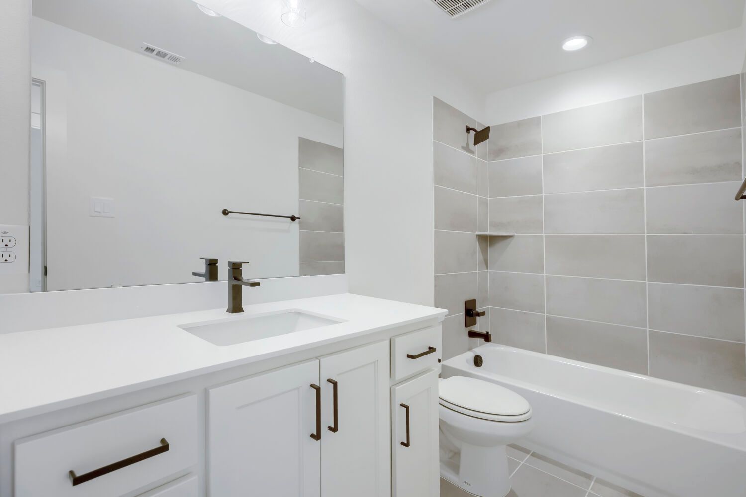 2681 Sassafrass - Full Bathroom