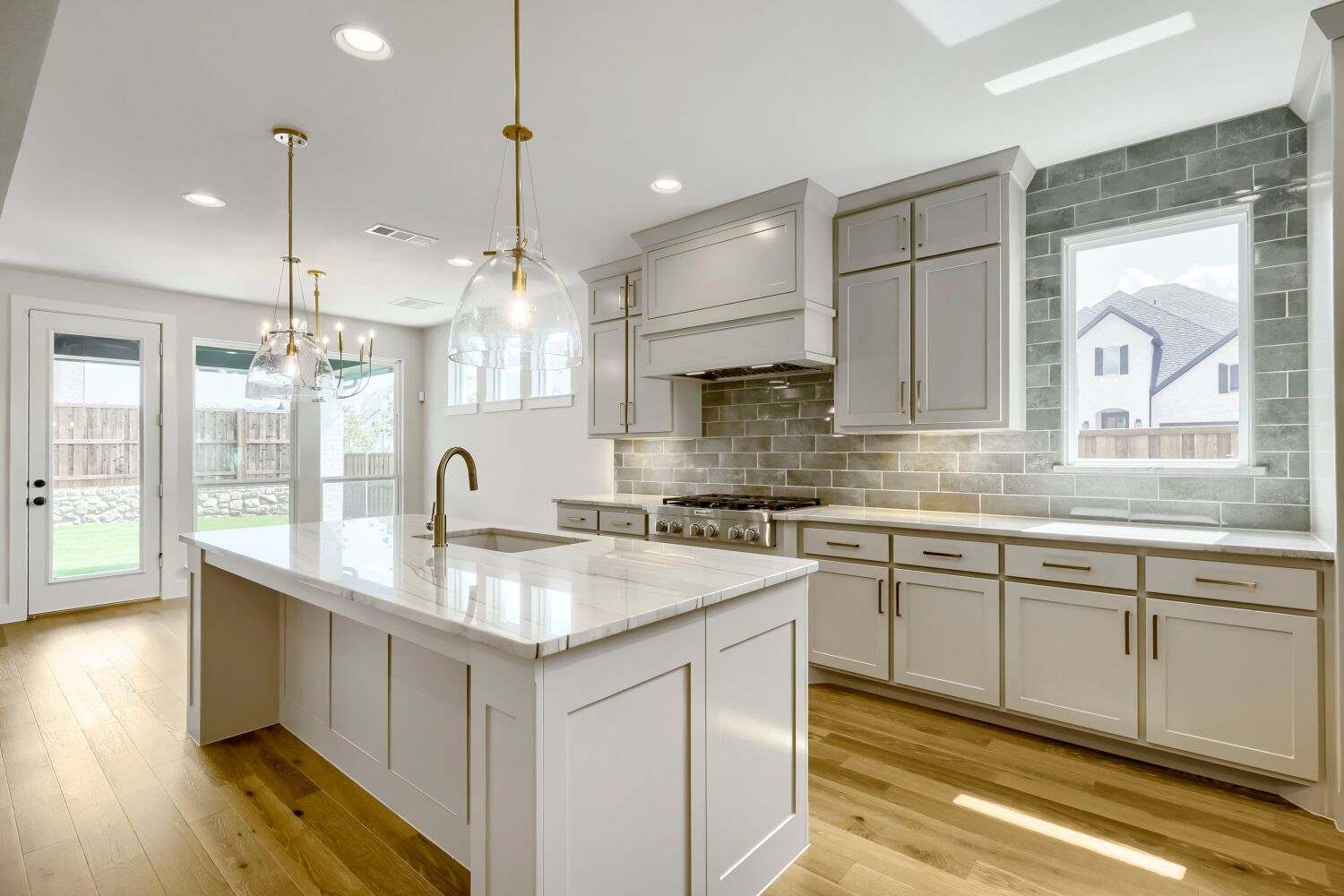 2610 Acie - Kitchen