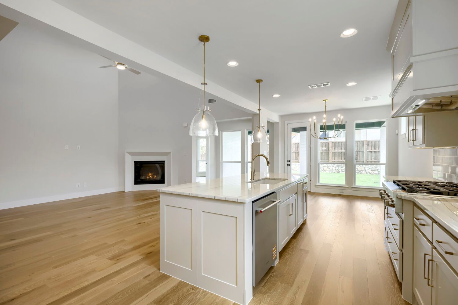 2610 Acie - Kitchen