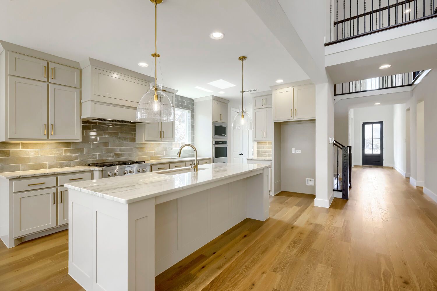 2610 Acie - Kitchen