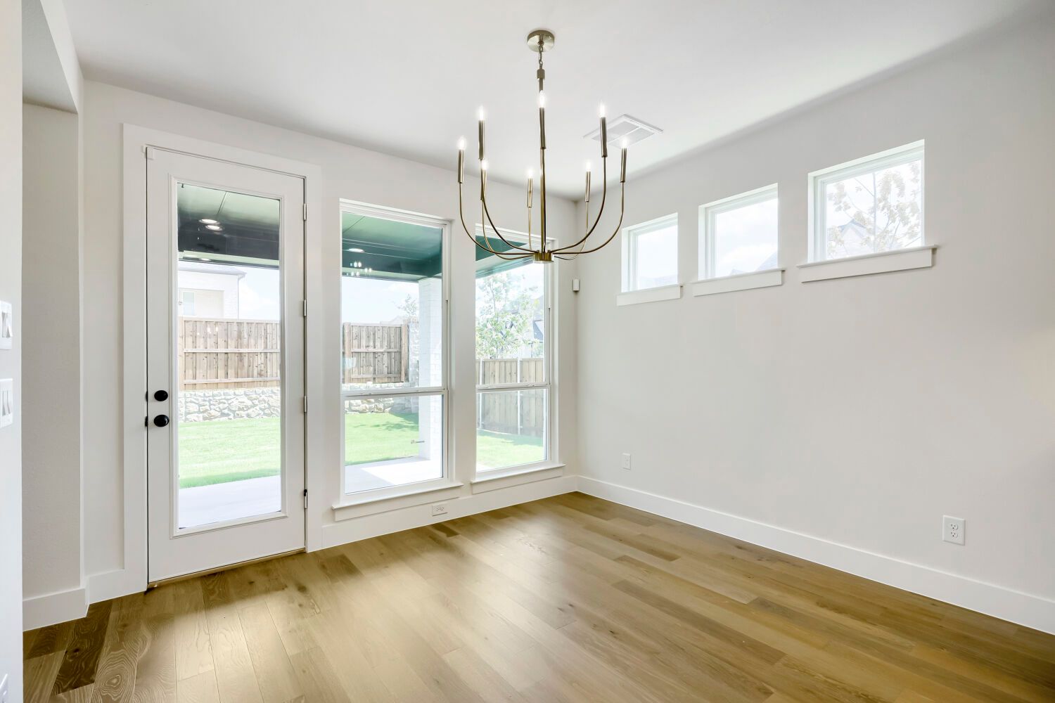 2610 Acie - Dining Area
