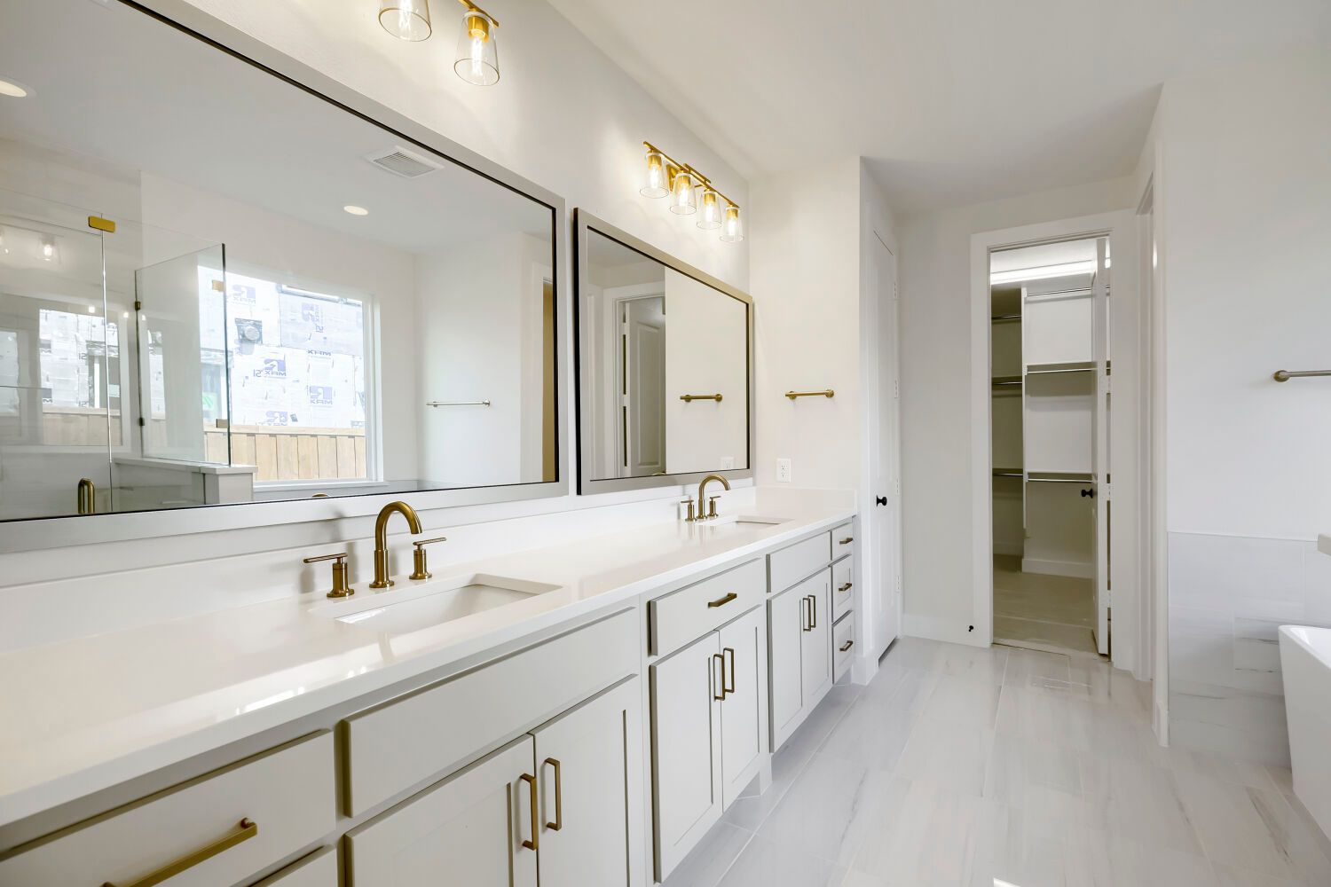 2610 Acie - Primary Bathroom
