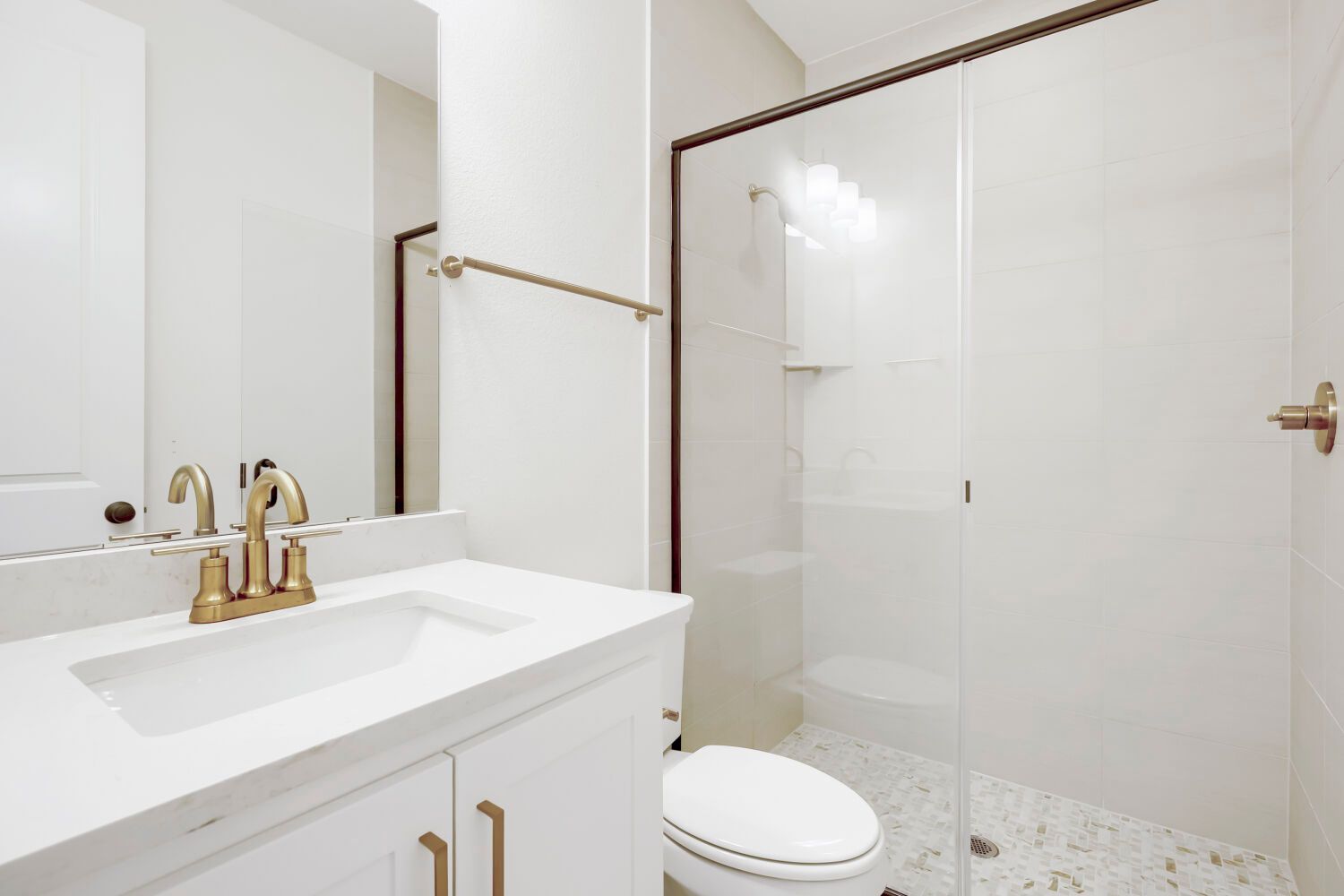 2610 Acie - Full Bathroom