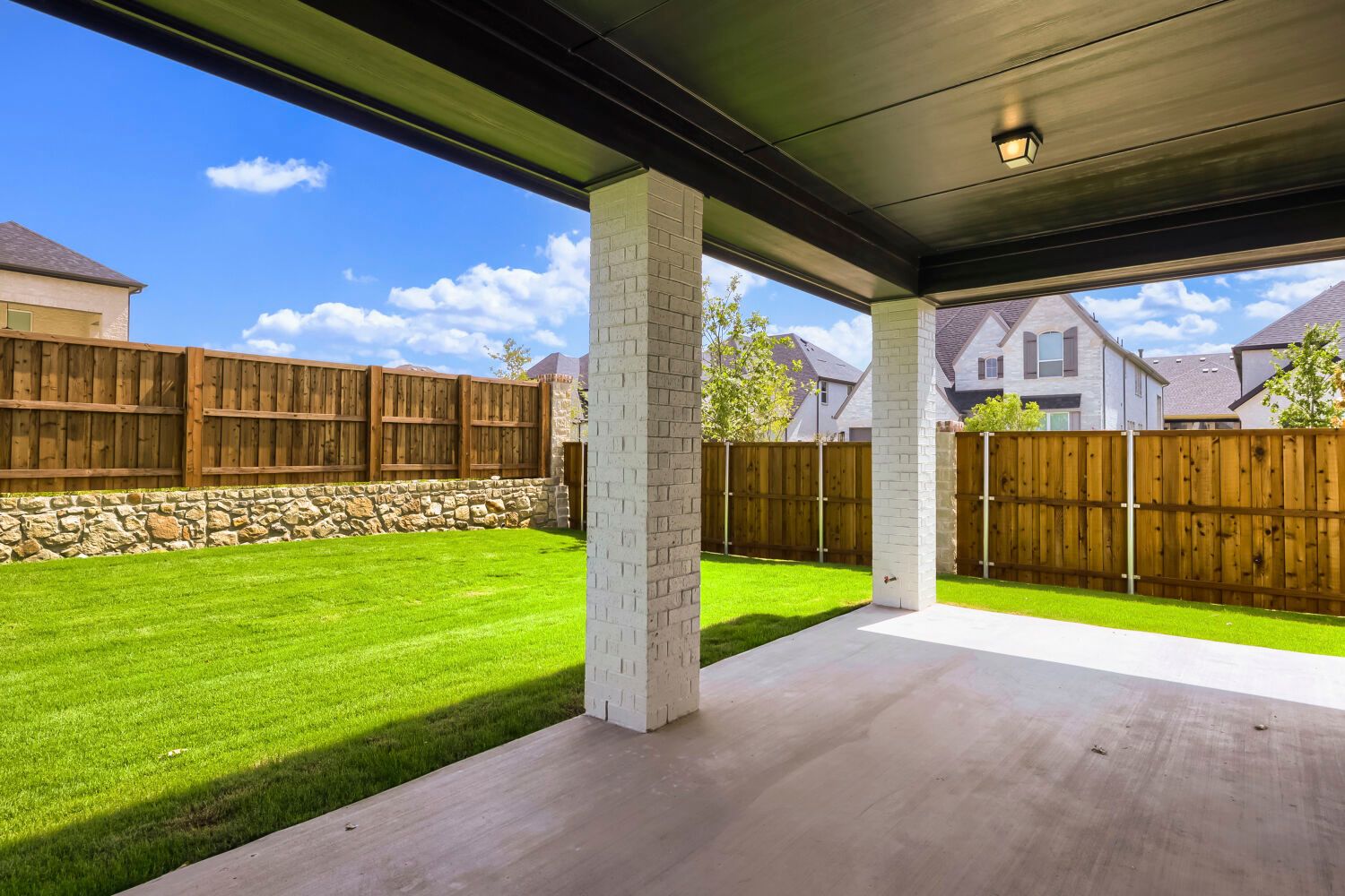 2610 Acie - Patio