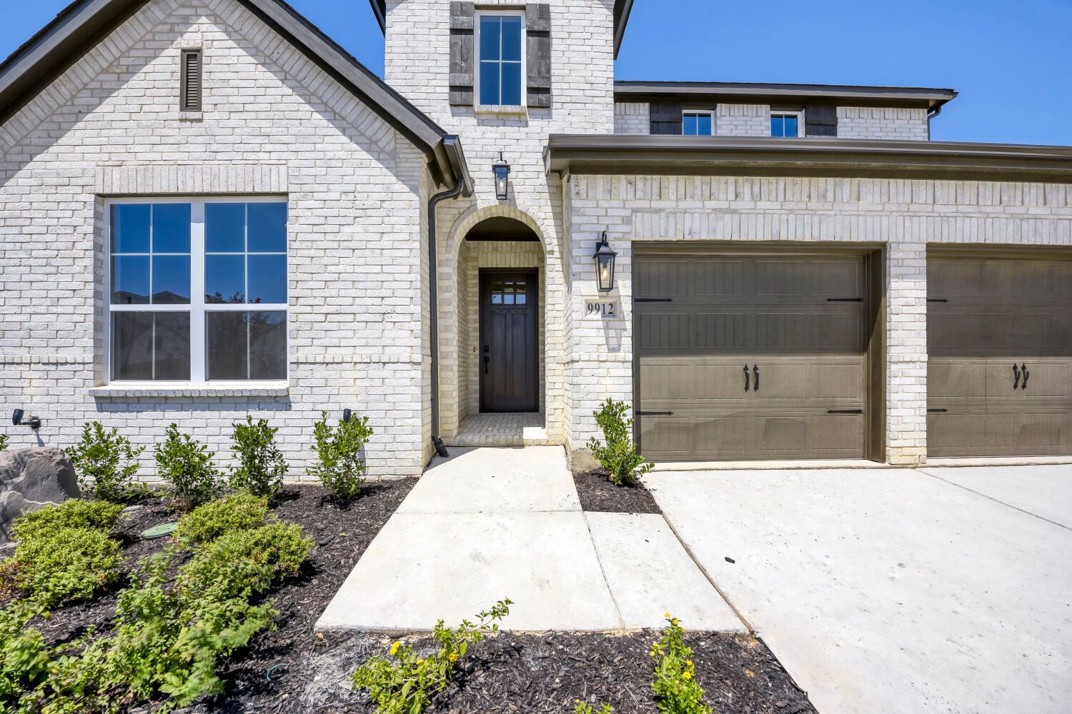 9912 Oak Glade - Front Elevation