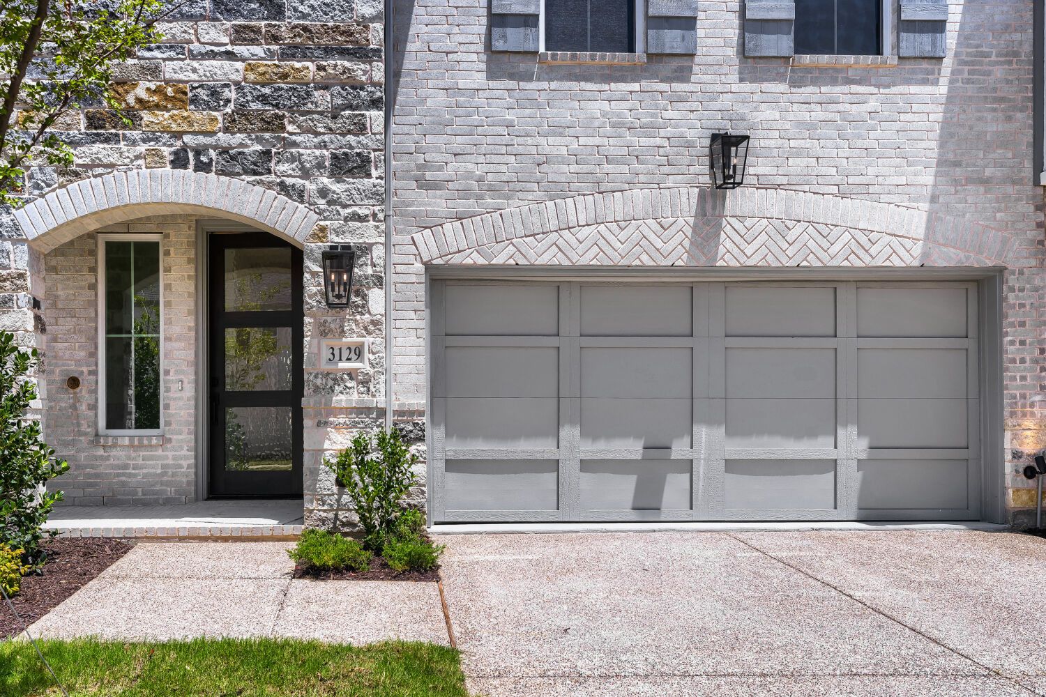 3129 Sir Judge - Front Entryway