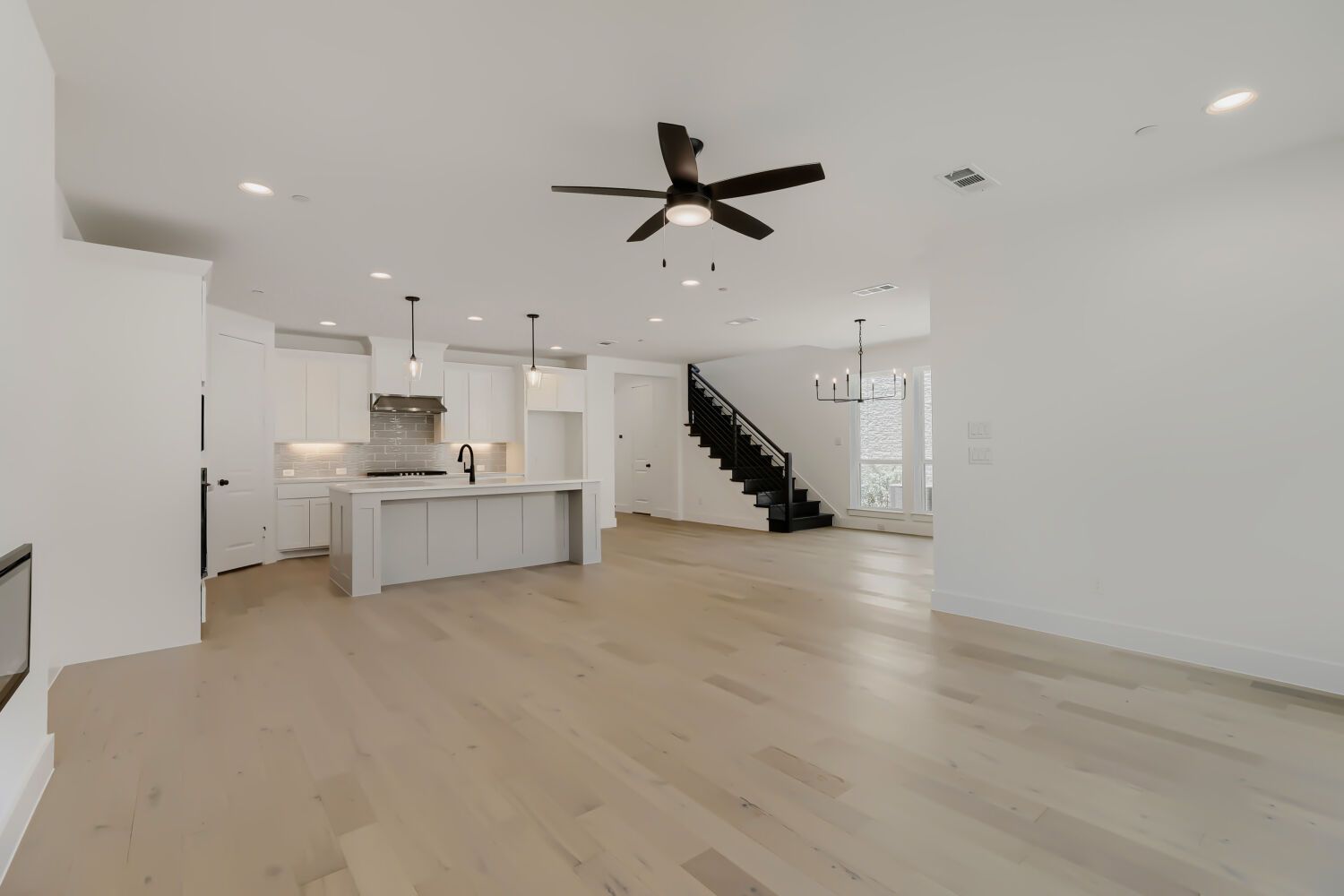 3129 Sir Judge - Living Area
