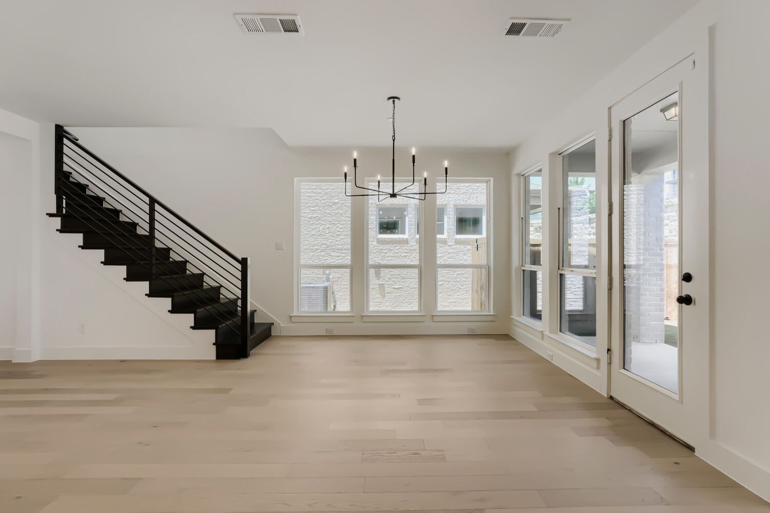 3129 Sir Judge - Dining Area