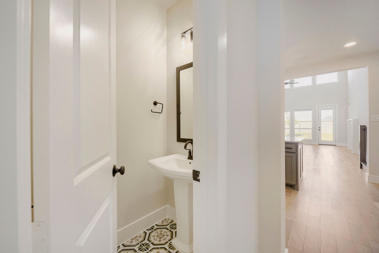 9912 Oak Glade - Powder Bathroom