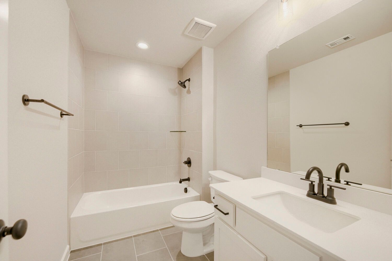 9912 Oak Glade - Full Bathroom