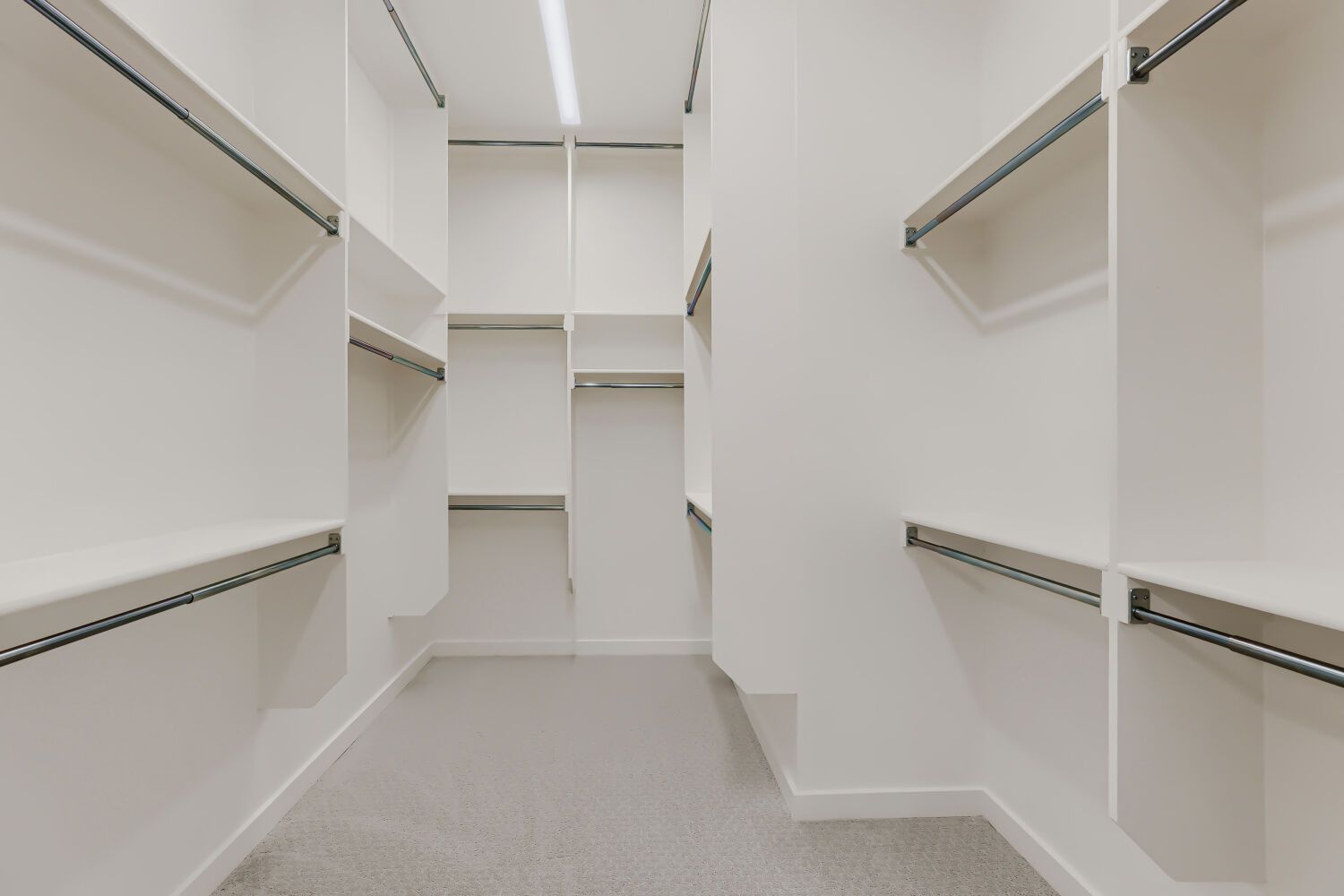 3129 Sir Judge - Primary Closet