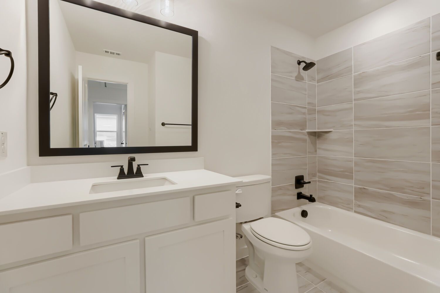 3129 Sir Judge - Full Bathroom