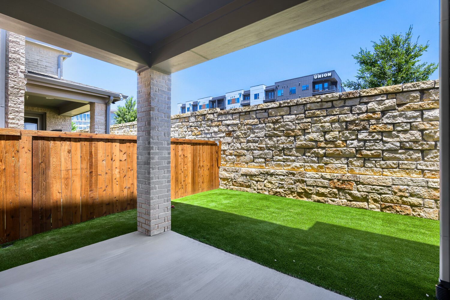 3129 Sir Judge - Patio