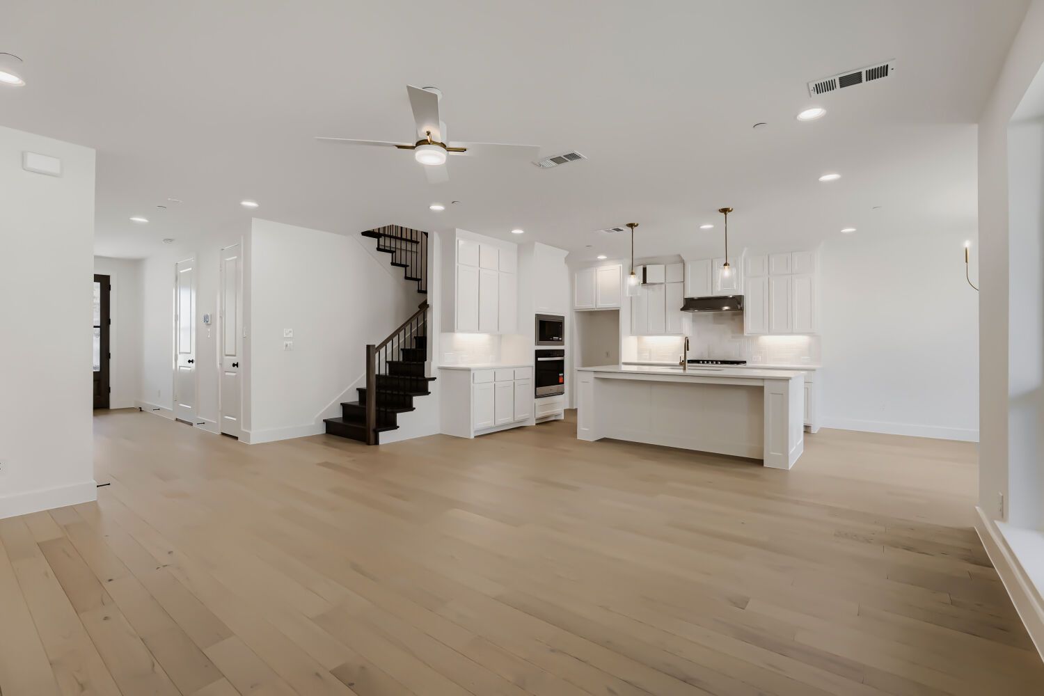 3133 Sir Judge - Living Area