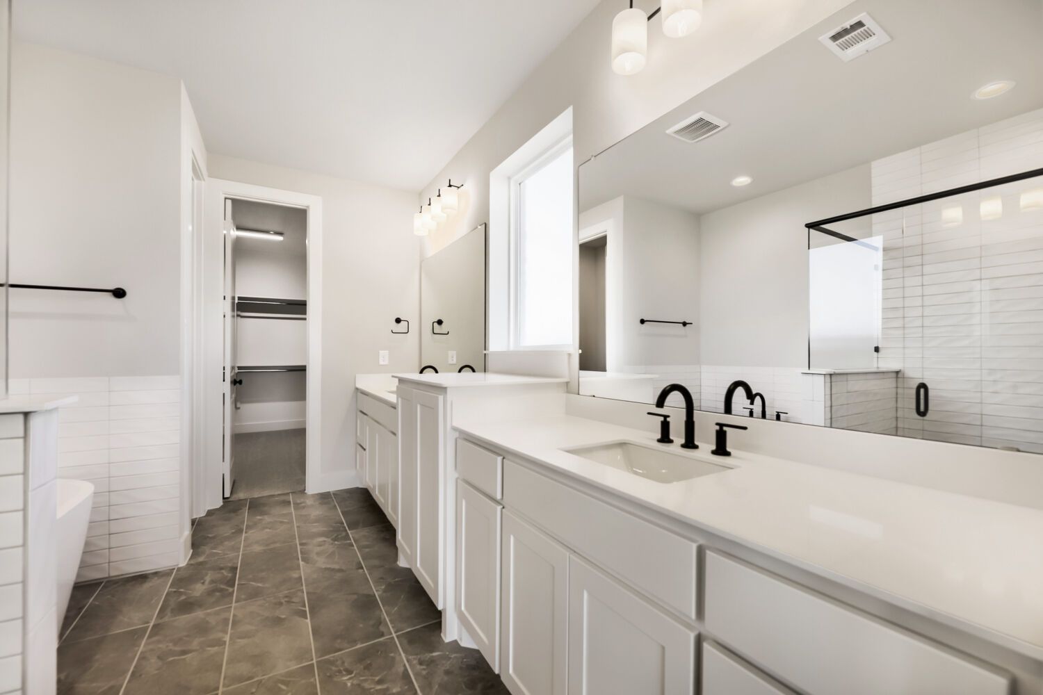9809 Morning Cloak - Primary Bathroom