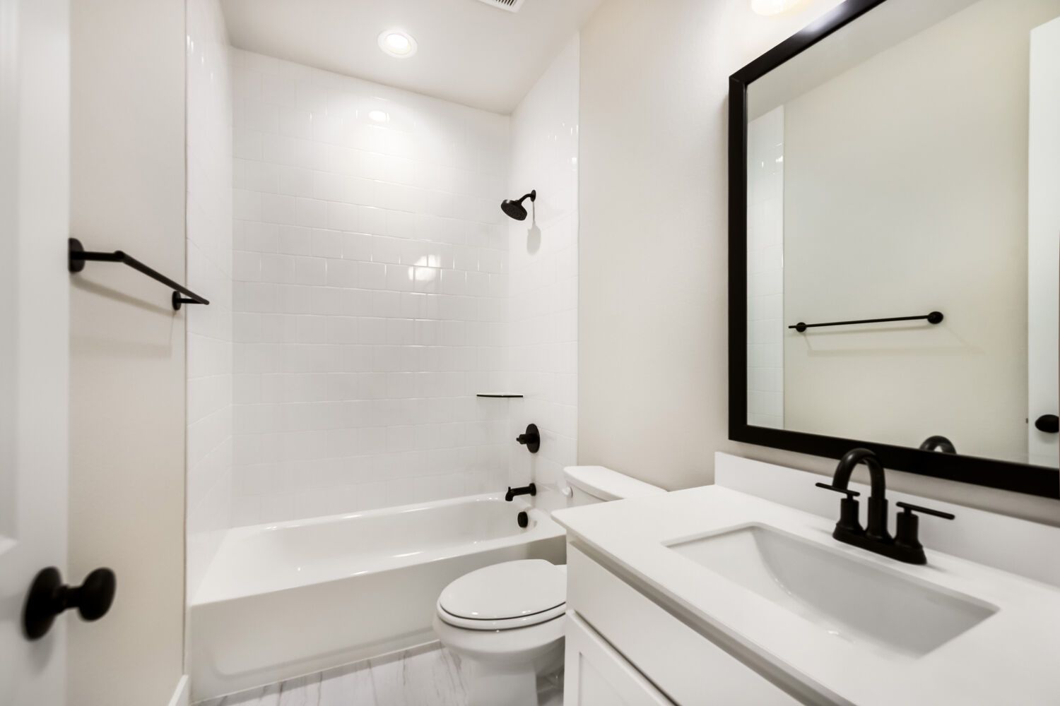 9809 Morning Cloak - Full Bathroom