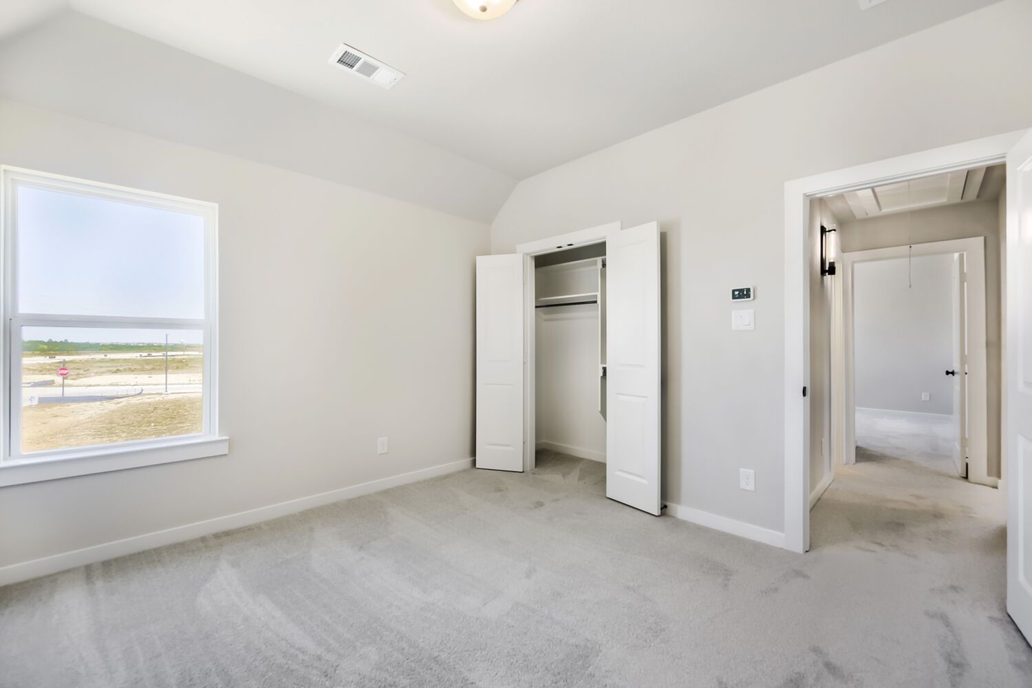 9809 Morning Cloak - Bedroom
