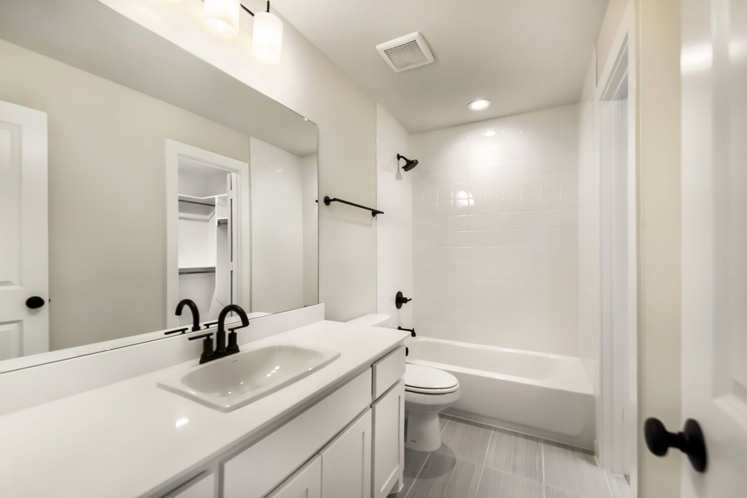 9809 Morning Cloak - Full Bathroom