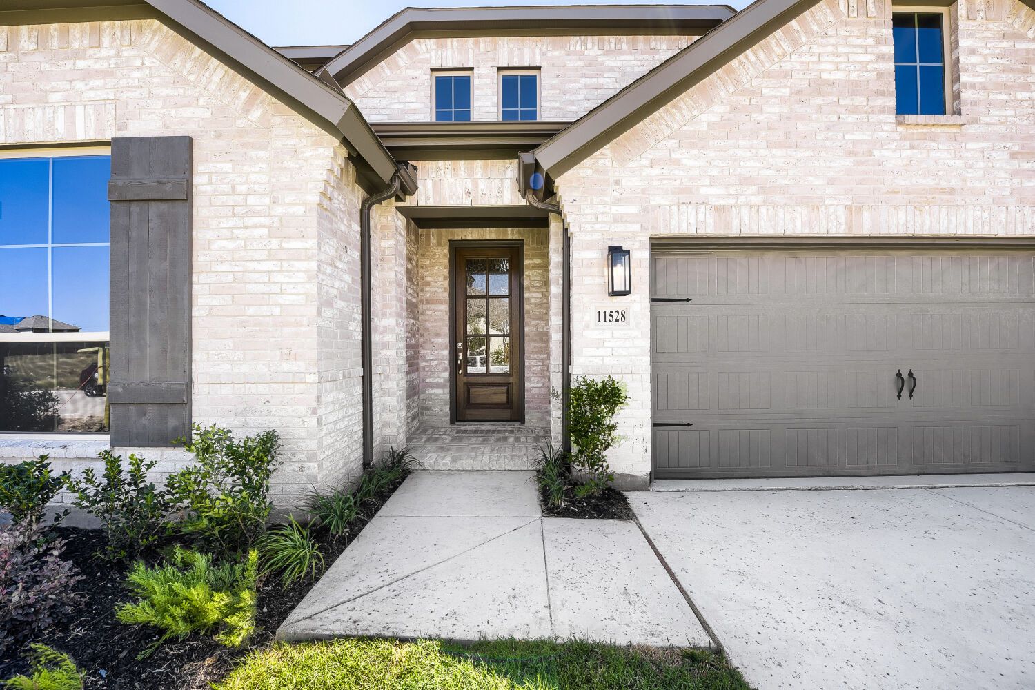 11528 Hardwick - Front Entryway