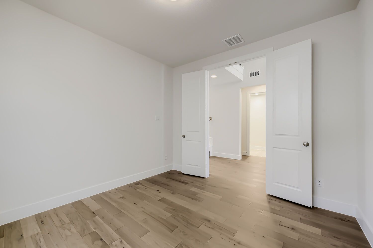 11528 Hardwick - Study