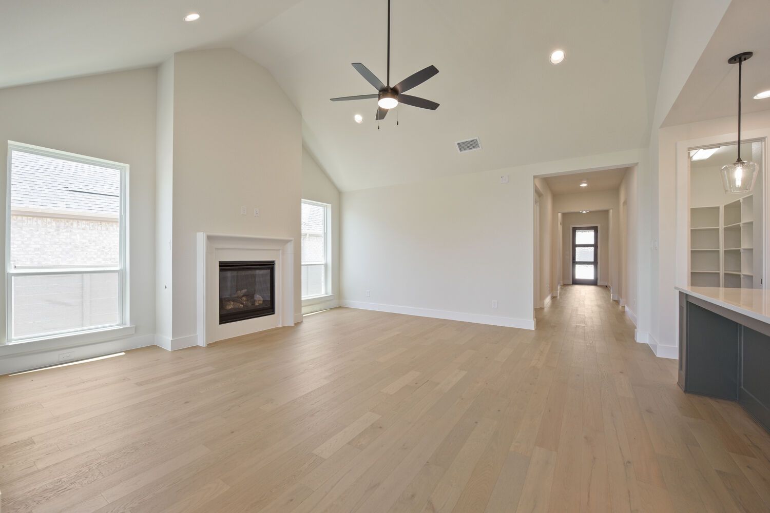 9817 Oak Glade - Living Area