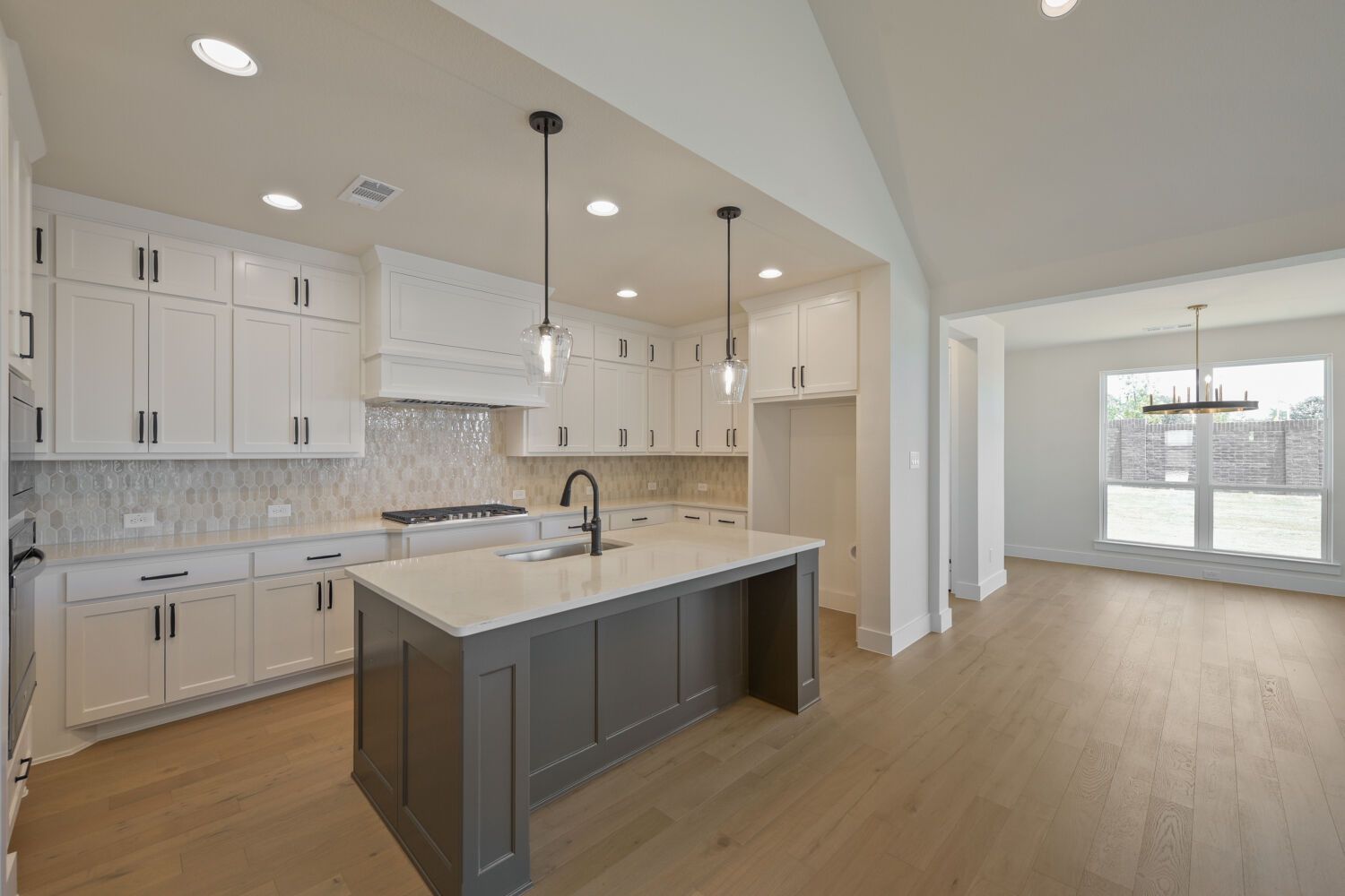 9817 Oak Glade - Kitchen