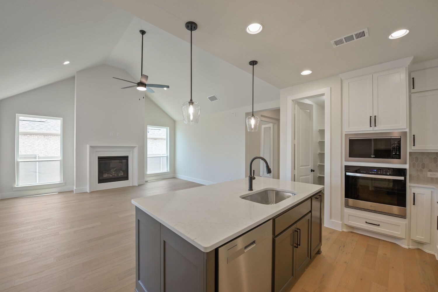 9817 Oak Glade - Kitchen