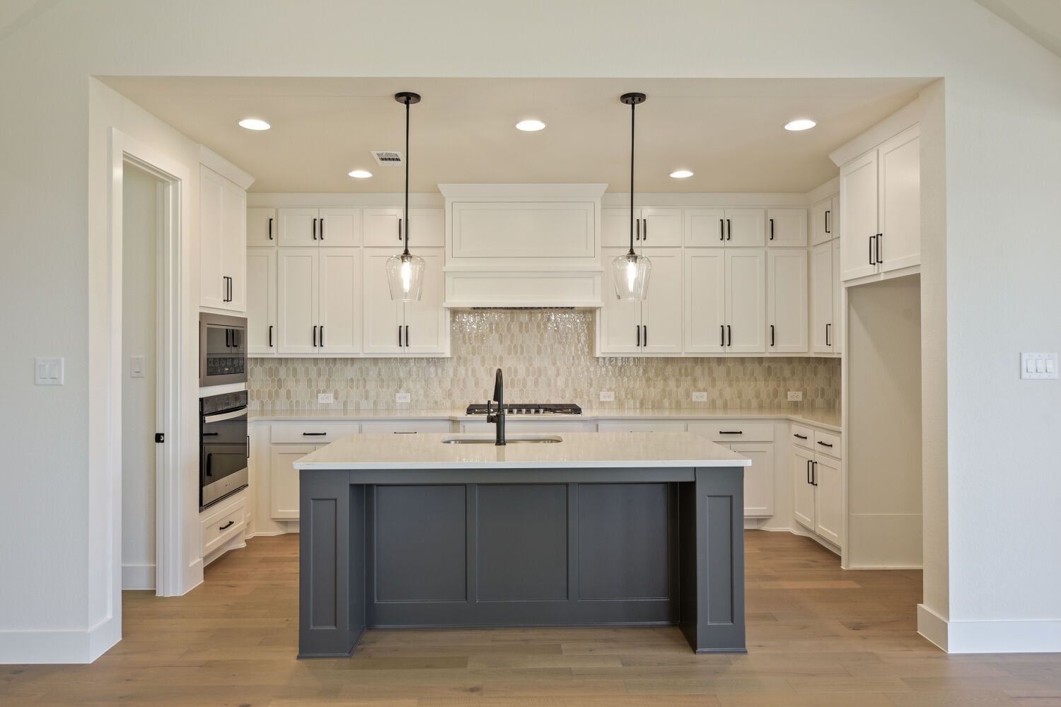 9817 Oak Glade - Kitchen
