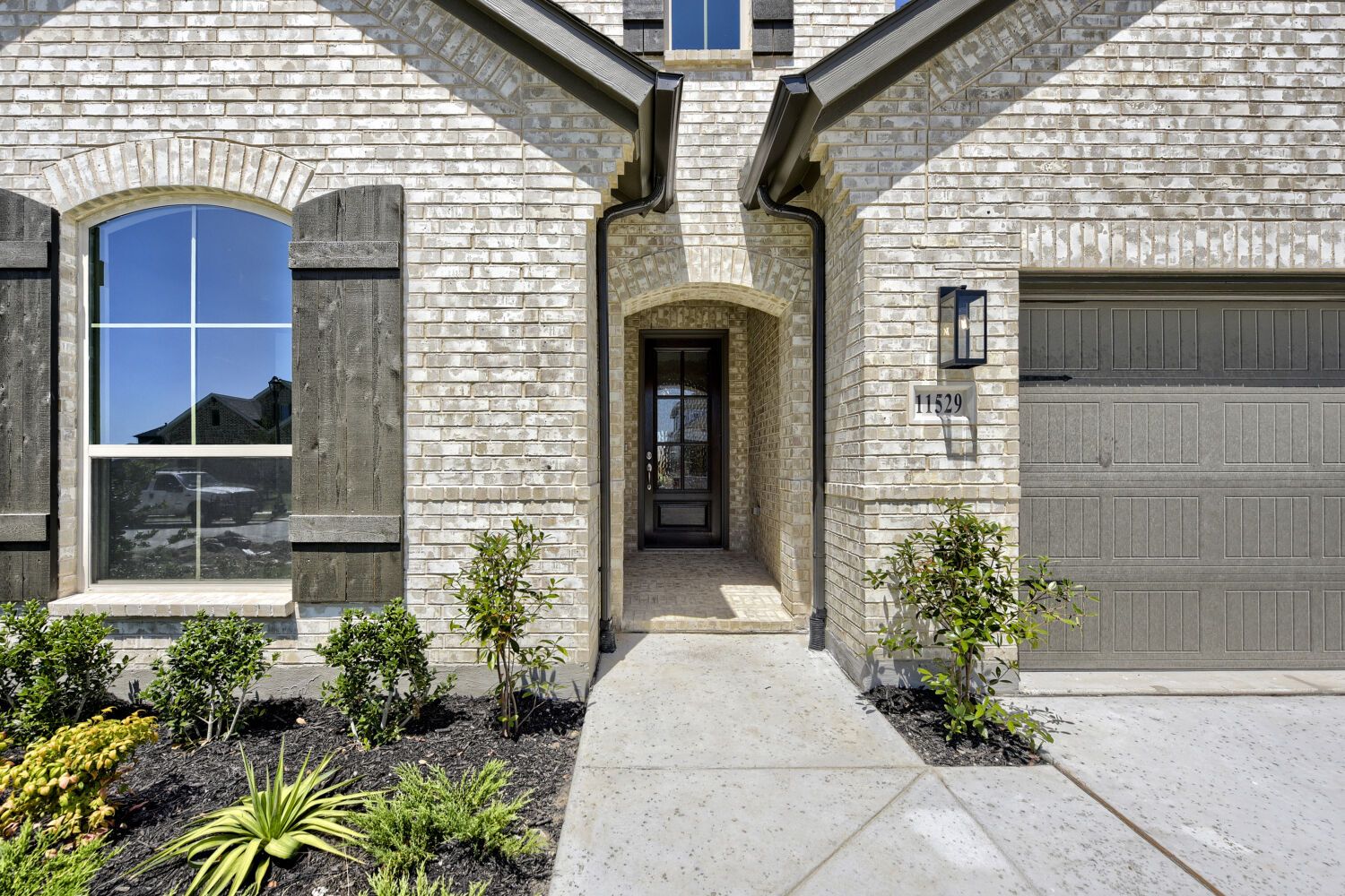 11529 Hardwick - Front Entryway