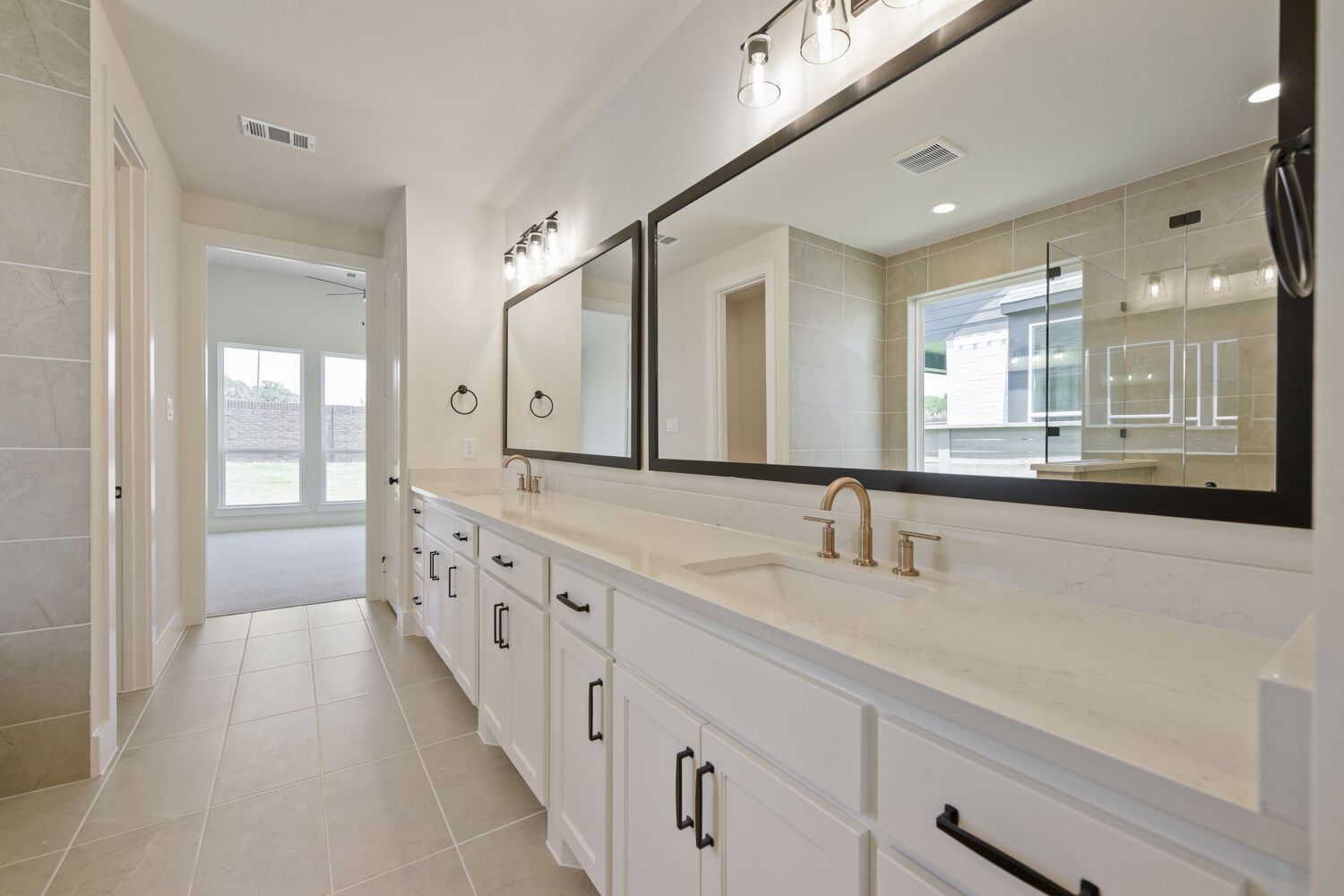9817 Oak Glade - Primary Bathroom