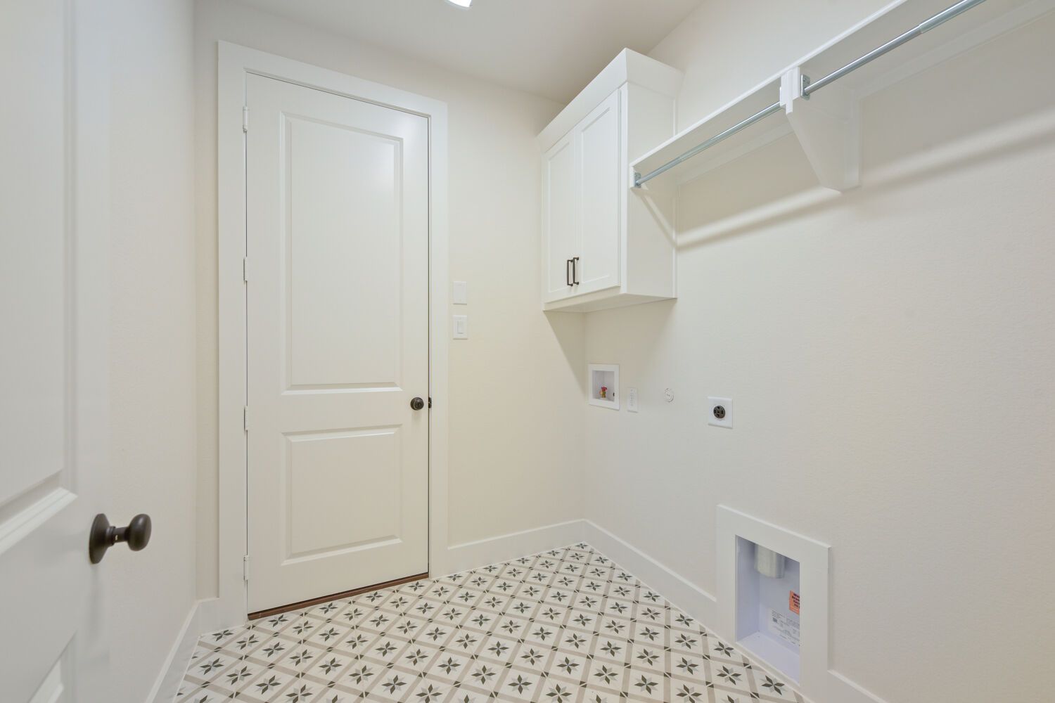 9817 Oak Glade - Laundry Room